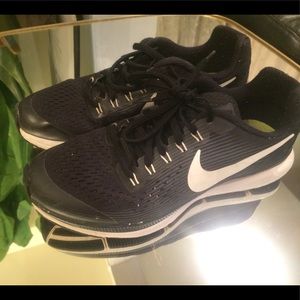 Nike kids grade school ZOOM running shoes